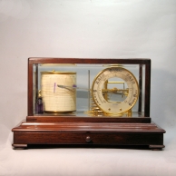 A superior, Edwardian barograph with additional aneroid chapter ring. In a 5-glass mahogany case. Ci